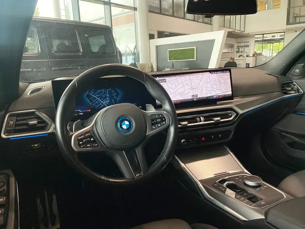 Gebraucht BMW 320e M Sport 204 PS (150 kW) 2023 Weiß Limousine