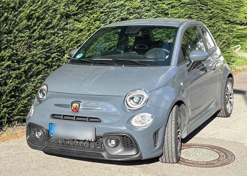 Grau Gebraucht 2021 Abarth 595 Kleinwagen | 16.500 € (Guter Preis) - Bild 1/4