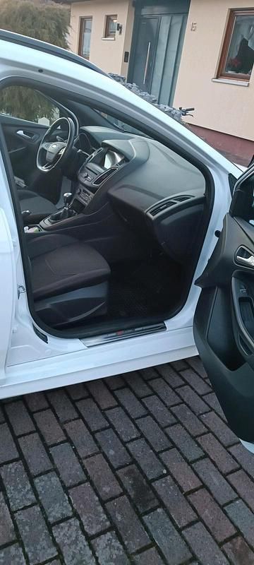 Gebraucht Ford Focus ST-Line 125 PS (91 kW) 2018 Weiß Kombi