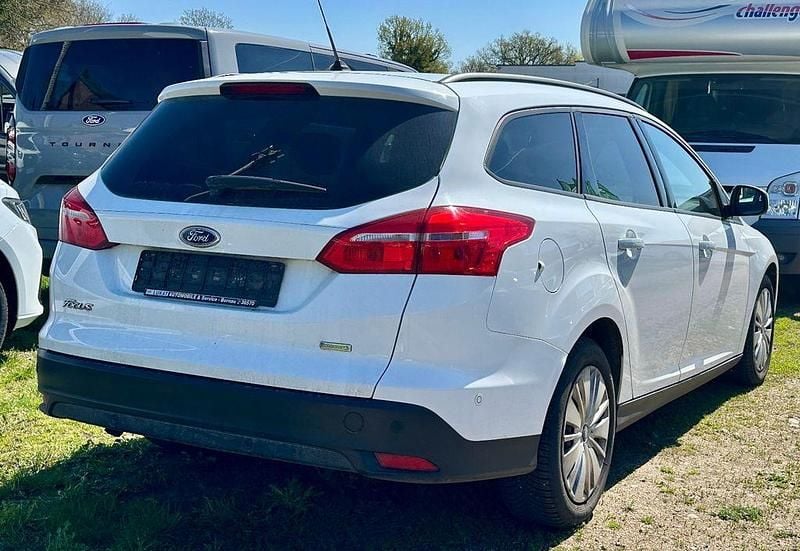 Second-hand Ford Focus 125 CP (91 kW) 2016 Alb Berlinǎ