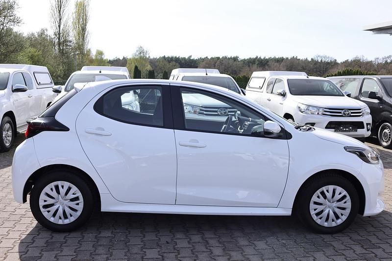 Gebraucht Toyota Yaris Basis 72 PS (52 kW) 2022 Weiß Limousine
