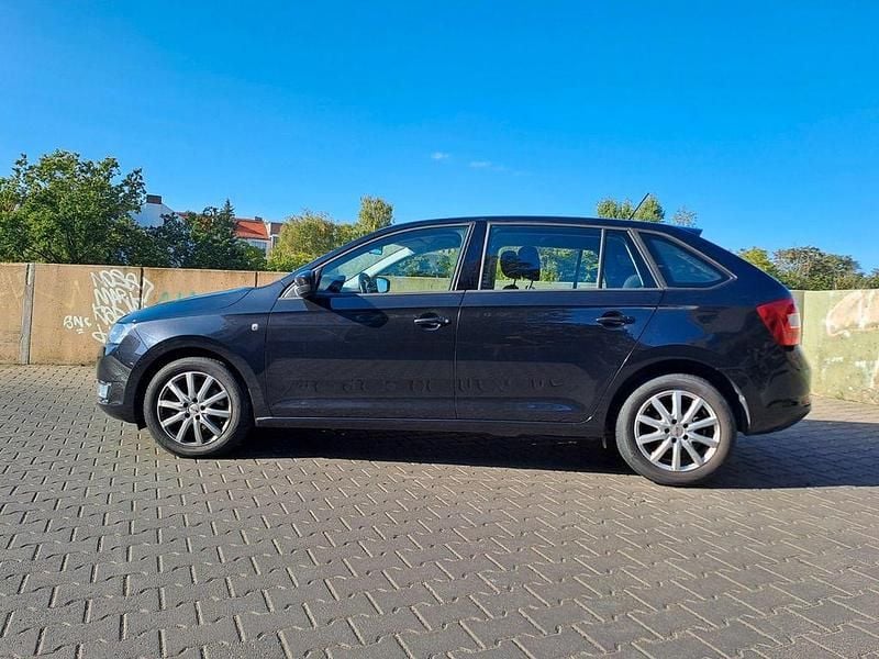 Gebraucht Skoda Rapid Active 105 PS (77 kW) 2014 Schwarz Kleinwagen