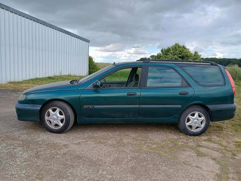 Grün Gebraucht 1998 Renault Laguna Kombi | 1.350 € - Bild 1/4