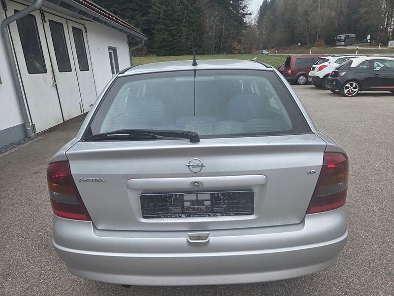 Używany Opel Astra Njoy 84 KM (61 kW) 2003 Srebrny Sedan/Limuzyna