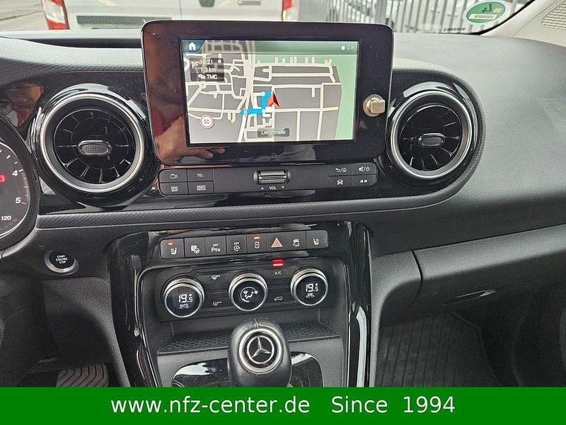 Gebraucht Mercedes T180 Edition 116 PS (85 kW) 2023 Rot Van / Kleinbus