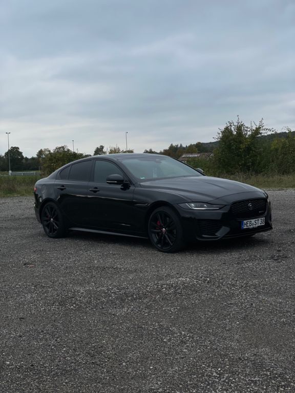 Schwarz Gebraucht 2021 Jaguar XE R-Dynamic Limousine | 34.800 € (Teuer) - Bild 1/4