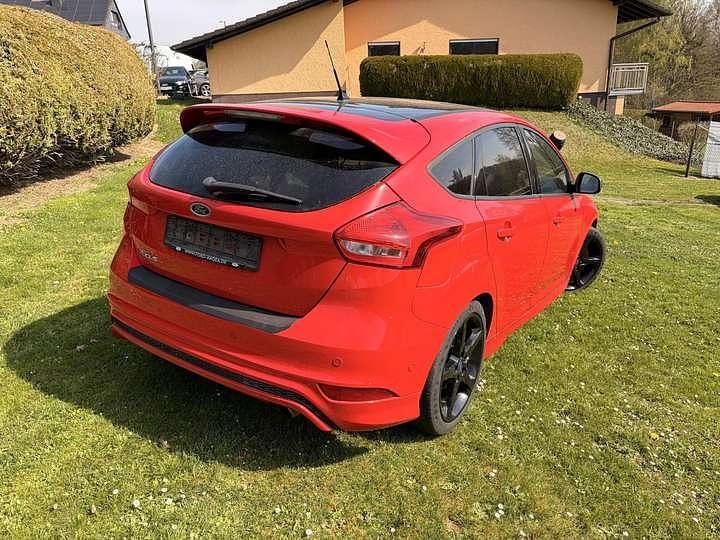 Gebraucht Ford Focus Sport 150 PS (110 kW) 2016 Rot Limousine