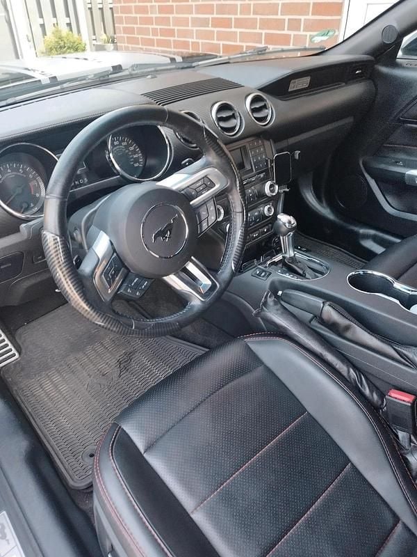 Second-hand Ford Mustang 308 CP (226 kW) 2016 Negru Cabrio