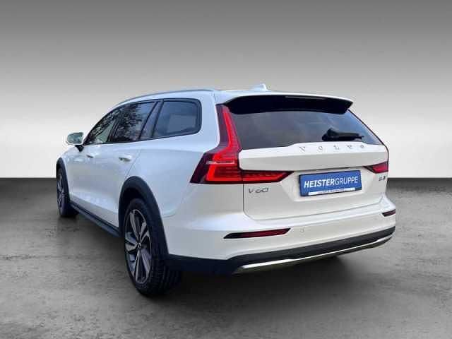 Gebraucht Volvo V60 CC 145 PS (106 kW) 2023 Kombi