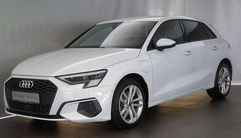 Weiß Gebraucht 2022 Audi A3 Sportback e-tron Ambiente Limousine | 24.990 € (Superpreis) - Bild 1/4