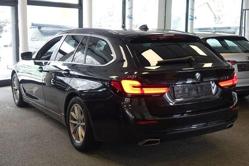 Gebraucht BMW 520 190 PS (139 kW) 2023 Schwarz Kombi