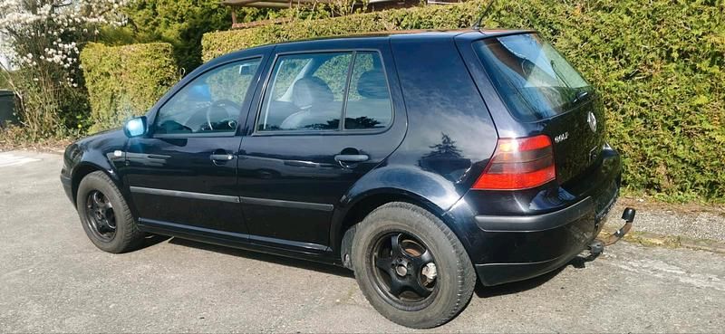 Second-hand VW Golf IV 75 CP (55 kW) 2000 Negru Berlinǎ