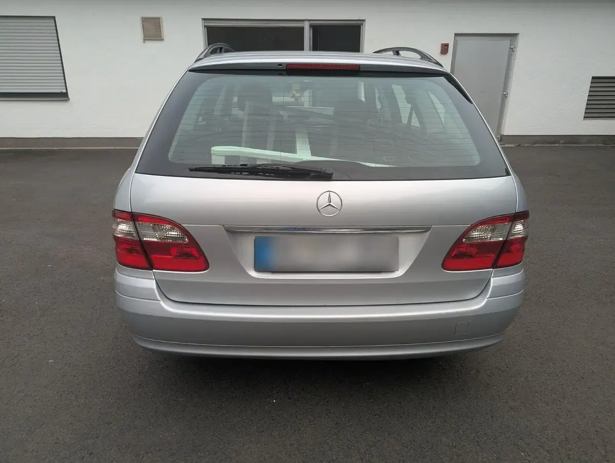 Używany Mercedes E280 Classic 190 KM (139 kW) 2005 Srebrny Kombi