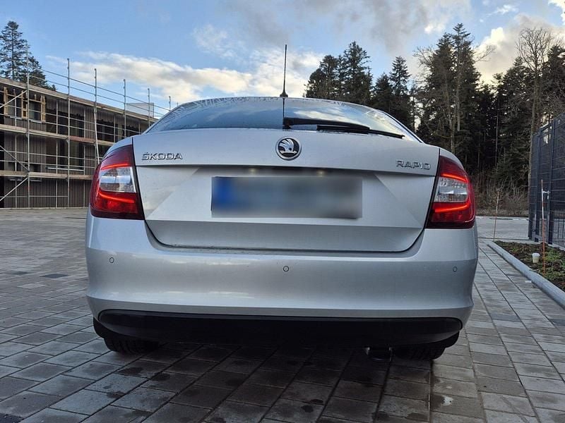 Gebraucht Skoda Rapid Clever 95 PS (69 kW) 2019 Silber Kleinwagen