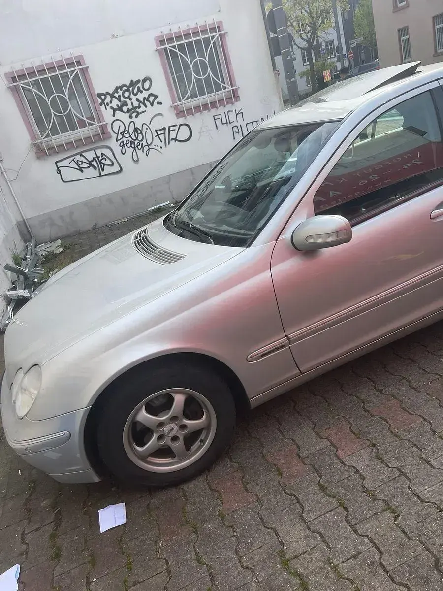 Używany Mercedes C220 Elegance 143 KM (105 kW) 2002 Srebrny Sedan/Limuzyna