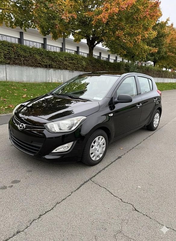 Schwarz Gebraucht 2013 Hyundai i20 Kleinwagen | 2.800 € (Guter Preis) - Bild 1/4