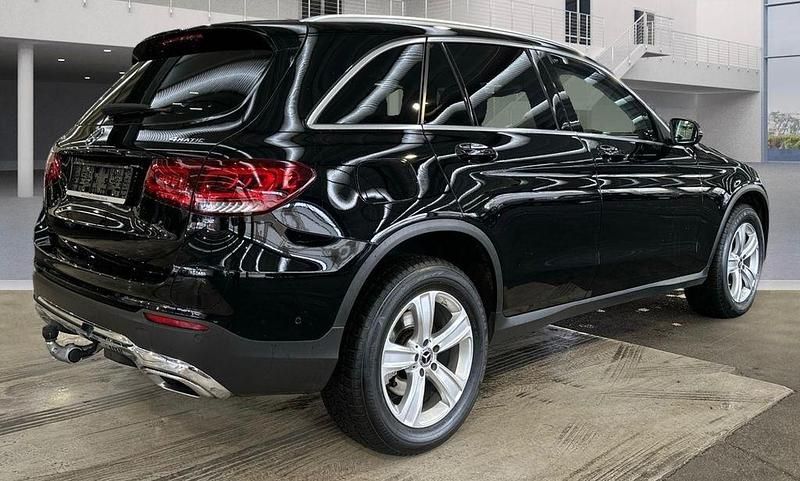 Gebraucht Mercedes GLC300e 194 PS (142 kW) 2021 Schwarz SUV