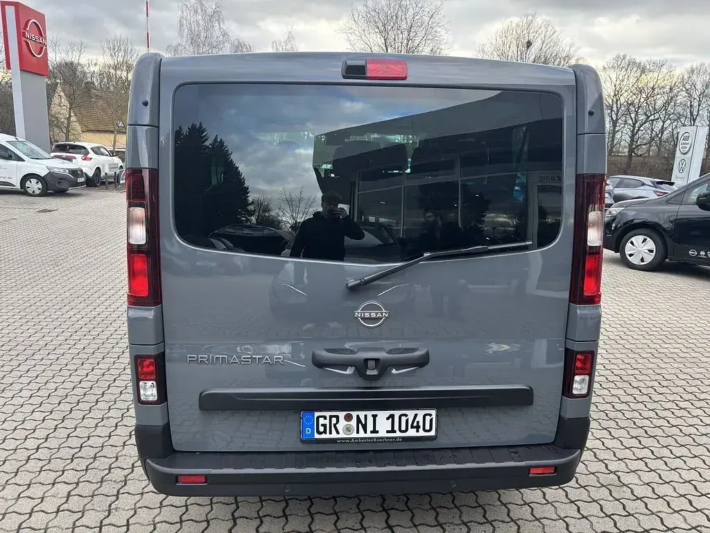 Gebraucht Nissan Primastar Tekna 170 PS (125 kW) 2025 Grau Van / Kleinbus