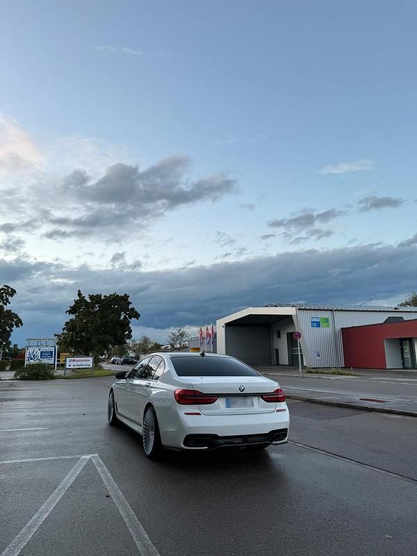 Gebraucht BMW 740 320 PS (235 kW) 2018 Weiß Limousine