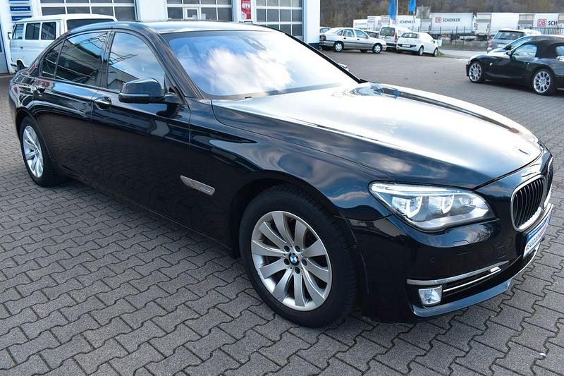 Gebraucht BMW 750L 381 PS (280 kW) 2013 Azuritschwarz metallic Limousine