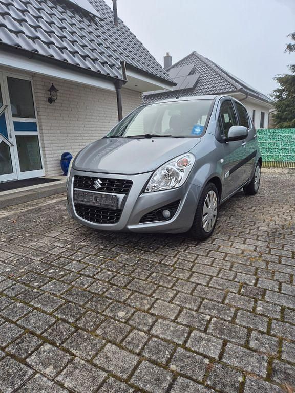 Gebraucht Suzuki Splash Active+ 94 PS (69 kW) 2013 Grau Kleinwagen