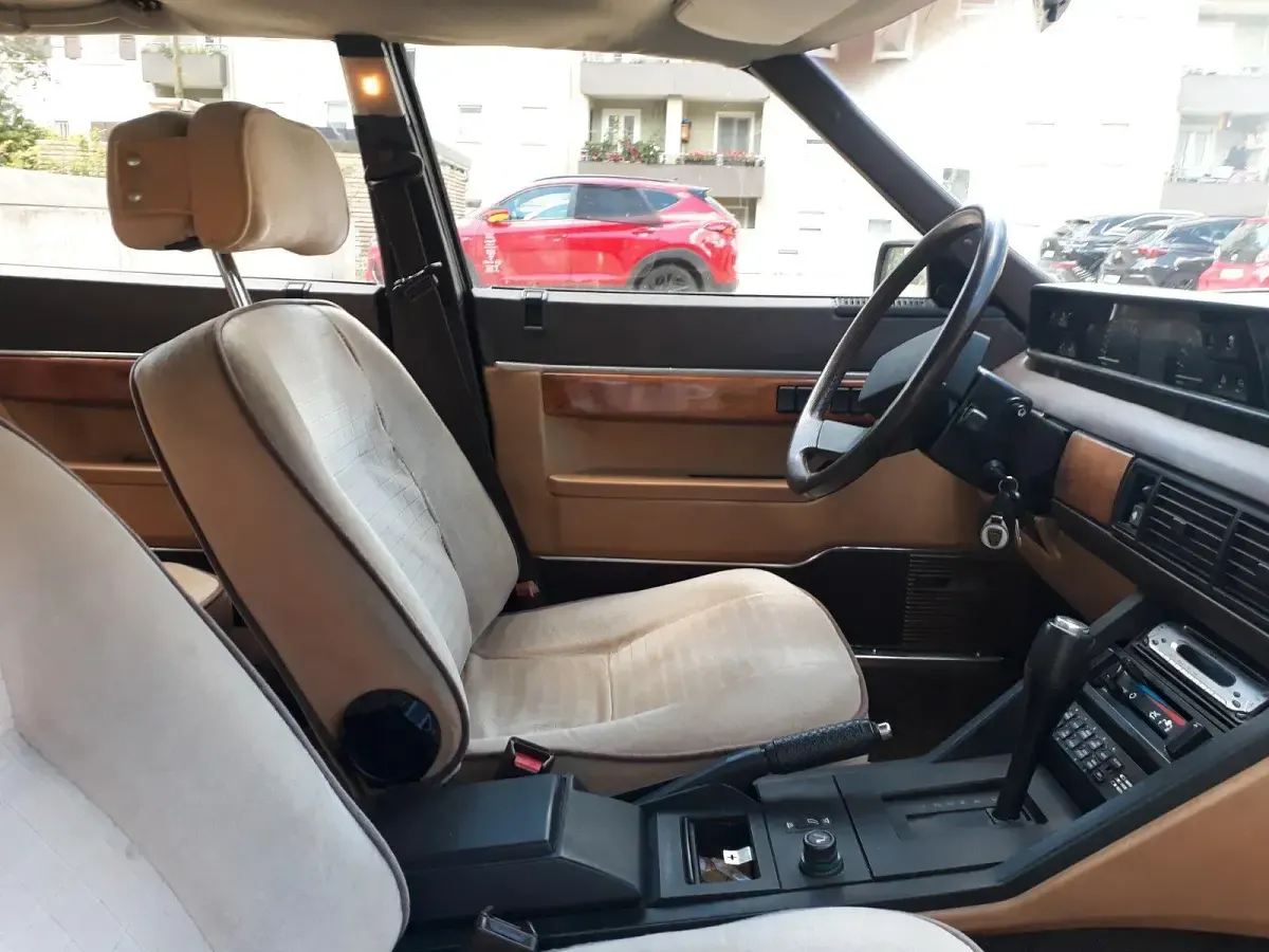 Gebraucht Rover 3500 156 PS (114 kW) 1986 Rot Limousine