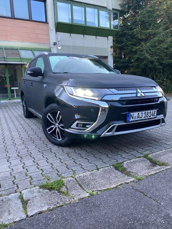Schwarz Gebraucht 2019 Mitsubishi Outlander P-HEV SUV | 19.900 € (Fairer Preis) - Bild 1/4