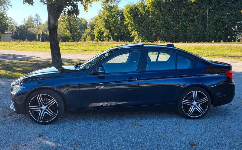 Gebraucht BMW 320 190 PS (139 kW) 2017 Blau Limousine