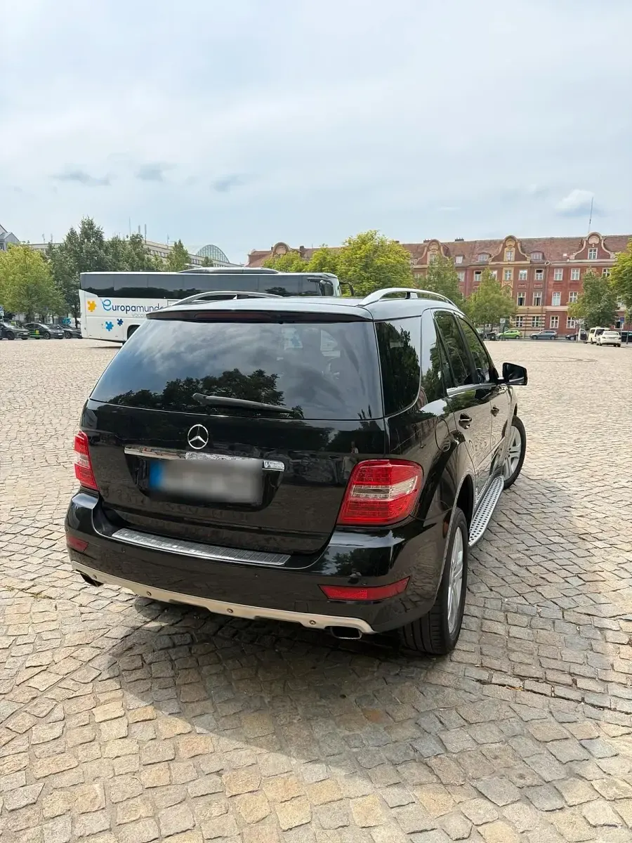 Gebraucht Mercedes ML300 204 PS (150 kW) 2010 Schwarz SUV