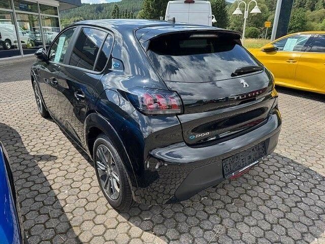 Gebraucht Peugeot e-208 Active 100 kW (136 PS) 2021 Lackierung schwarz perla nera/typ aussen (metallic) Kleinwagen