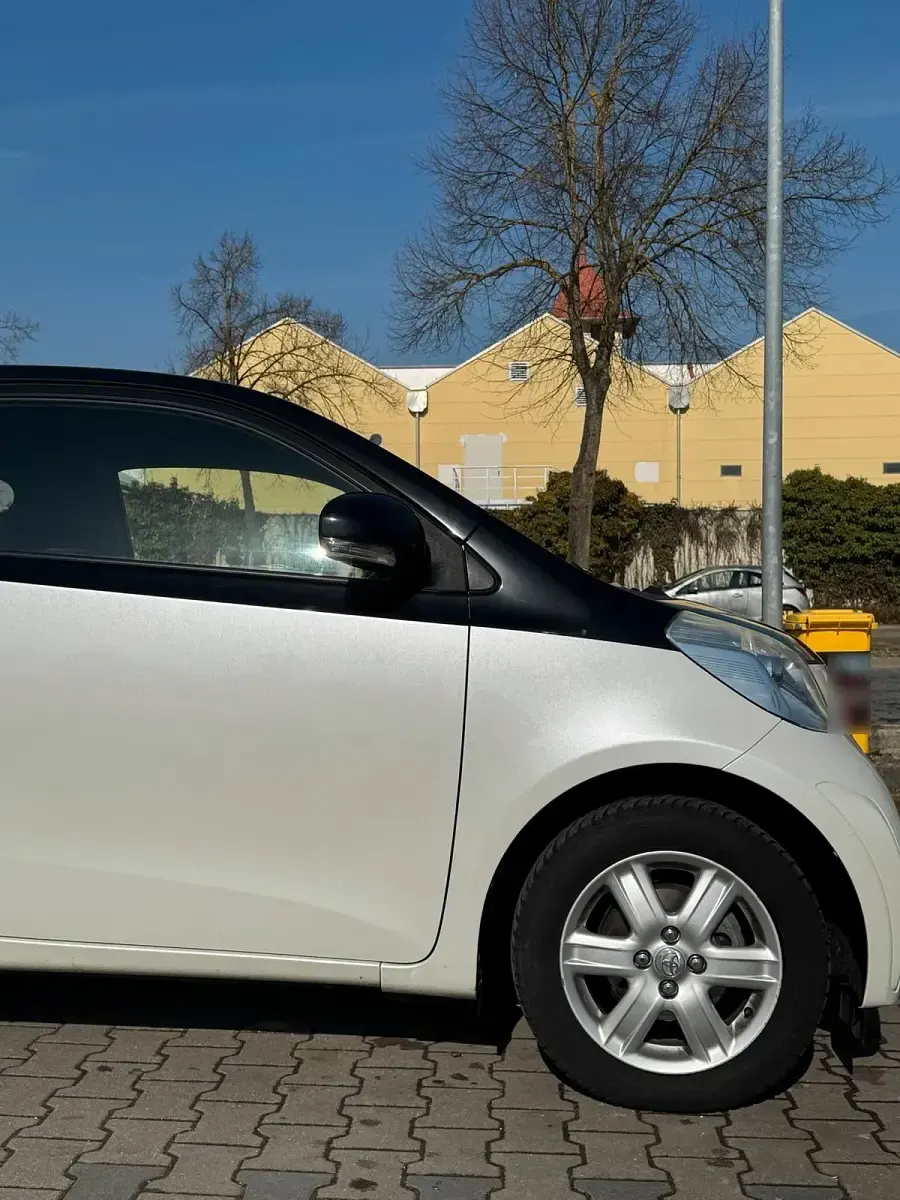 Gebraucht Toyota iQ 68 PS (50 kW) 2011 Weiß Kleinwagen