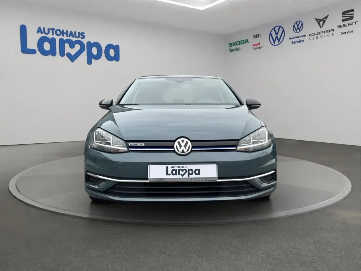 Gebraucht VW Golf VIII IQ Drive 131 PS (96 kW) 2020