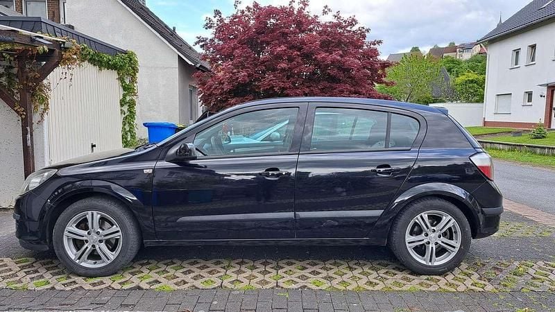 Schwarz Gebraucht 2006 Opel Astra Edition Limousine | 980 € (Superpreis) - Bild 1/4