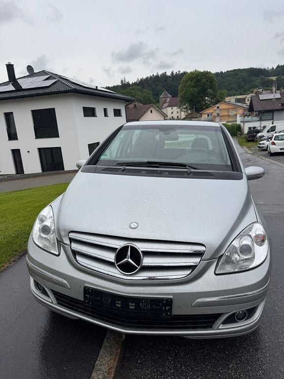 Gebraucht Mercedes B200 136 PS (100 kW) 2008 Silber Van / Kleinbus