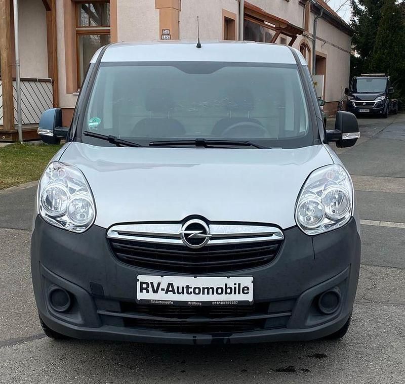 Gebraucht Opel Combo Edition 95 PS (69 kW) 2018 Silber Van / Kleinbus