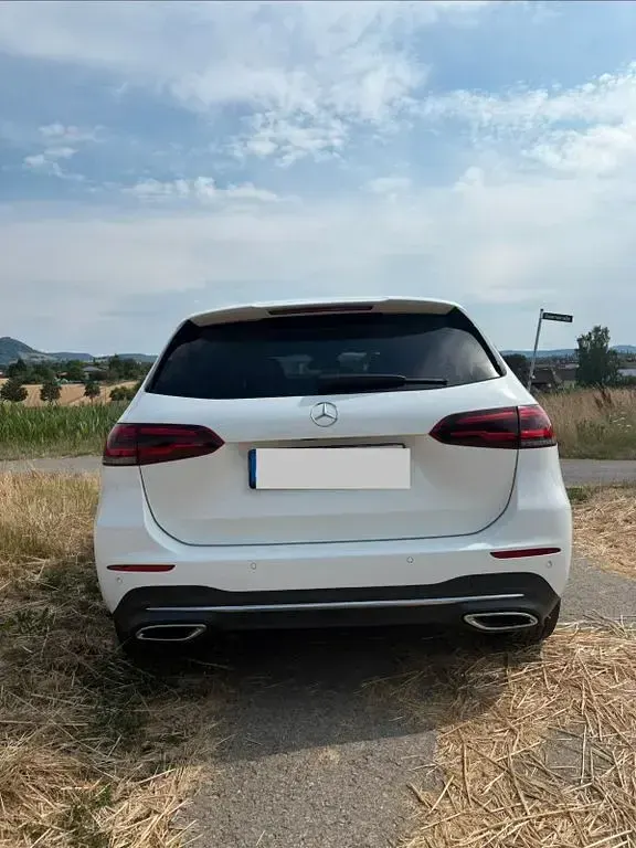 Gebraucht Mercedes B200 163 PS (119 kW) 2022 Weiß Kleinwagen