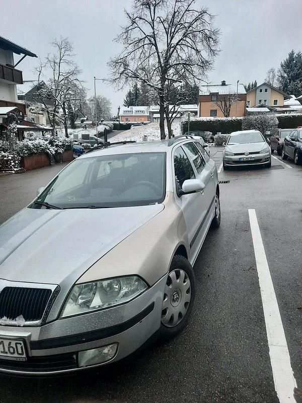 Grau Gebraucht 2006 Skoda Octavia Classic Kombi | 1.400 € (Fairer Preis) - Bild 1/4
