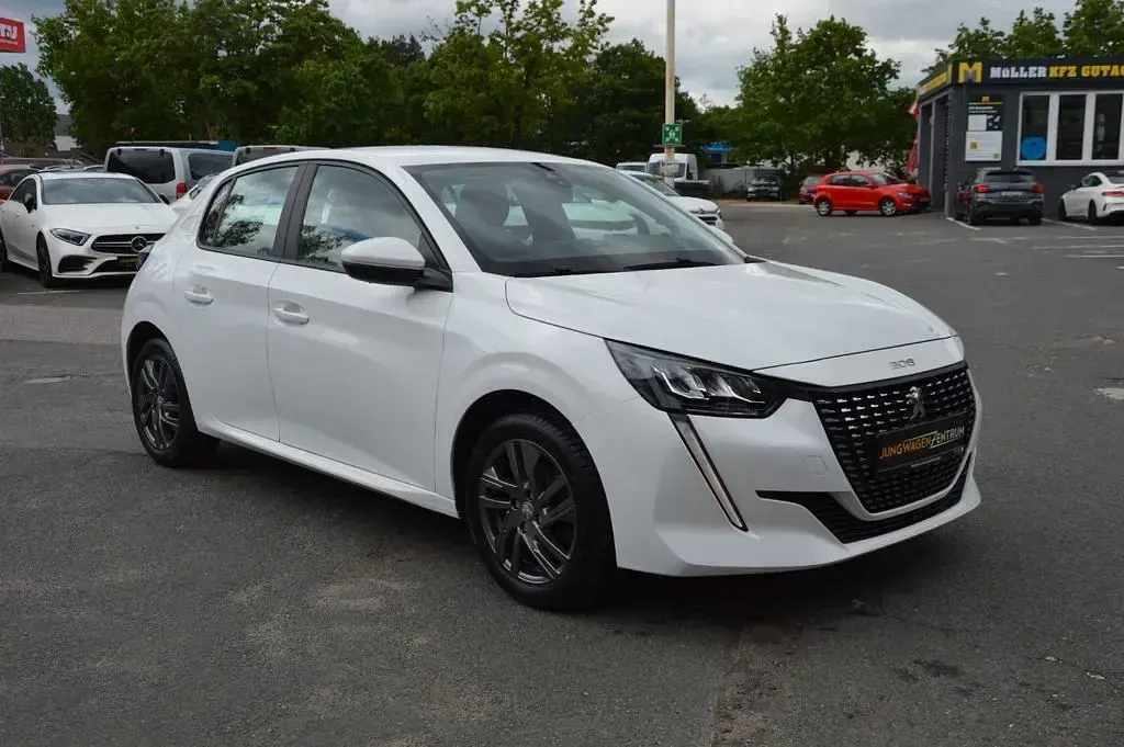 Gebraucht Peugeot 208 Active 101 PS (74 kW) 2022 Weiß Kleinwagen