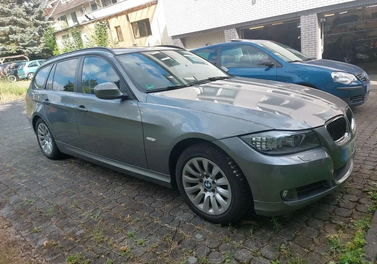 Gebraucht BMW 320 170 PS (125 kW) 2010 Grau Kombi