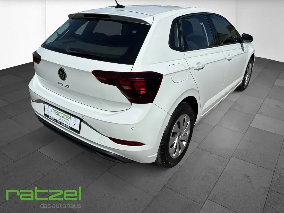 Second-hand VW Polo Life 80 CP (58 kW) 2023 Alb Hatchback