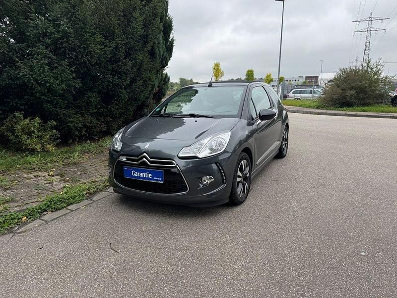 Grau Gebraucht 2013 Citroën DS3 Cabriolet So Chic Cabrio | 6.680 € (Fairer Preis) - Bild 1/4