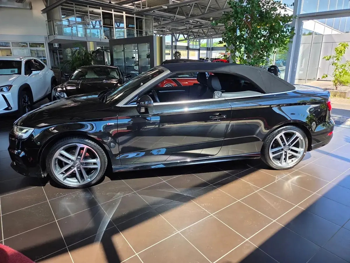 Gebraucht Audi A3 Cabriolet S-Line 150 PS (110 kW) 2019 Mythosschwarz metallic (metallic) Cabrio