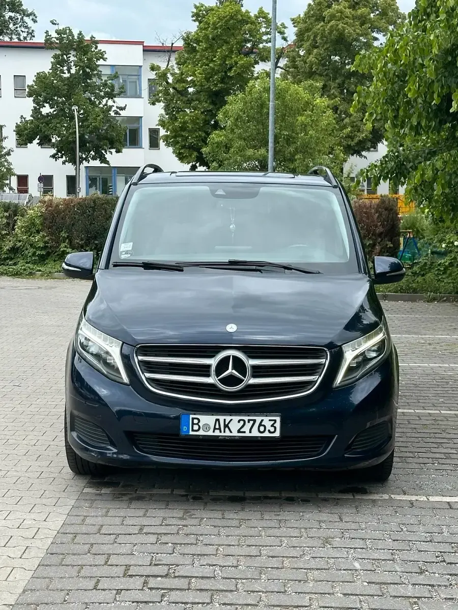 Gebraucht Mercedes V250 Edition 190 PS (139 kW) 2015 Blau Van / Kleinbus