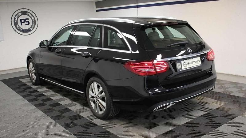 Gebraucht Mercedes C300 258 PS (189 kW) 2019 Obsidianschwarz  metalliclack Kombi