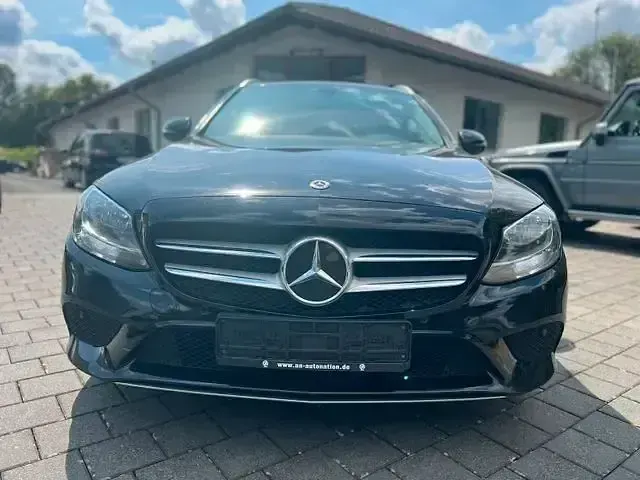 Gebraucht Mercedes C200 Avantgarde 160 PS (117 kW) 2020 Schwarz Limousine