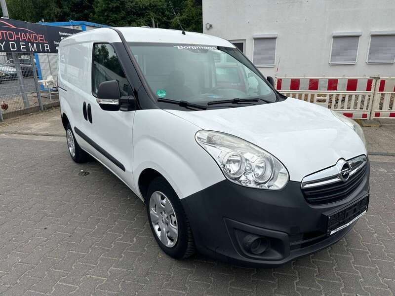 Polarweiss Gebraucht 2015 Opel Combo Van / Kleinbus | 4.750 € (Fairer Preis) - Bild 1/4
