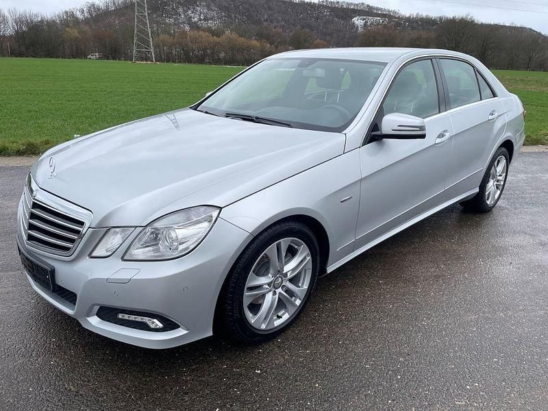Gebraucht Mercedes E220 Avantgarde 170 PS (125 kW) 2009 Silber Limousine