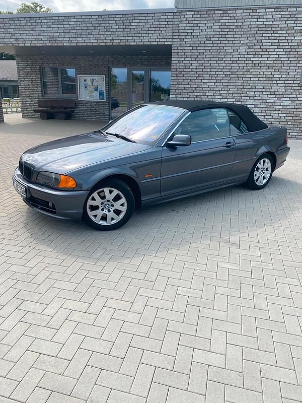 Grau Gebraucht 2001 BMW 325 Cabriolet Cabrio | 9.800 € (Fairer Preis) - Bild 1/4