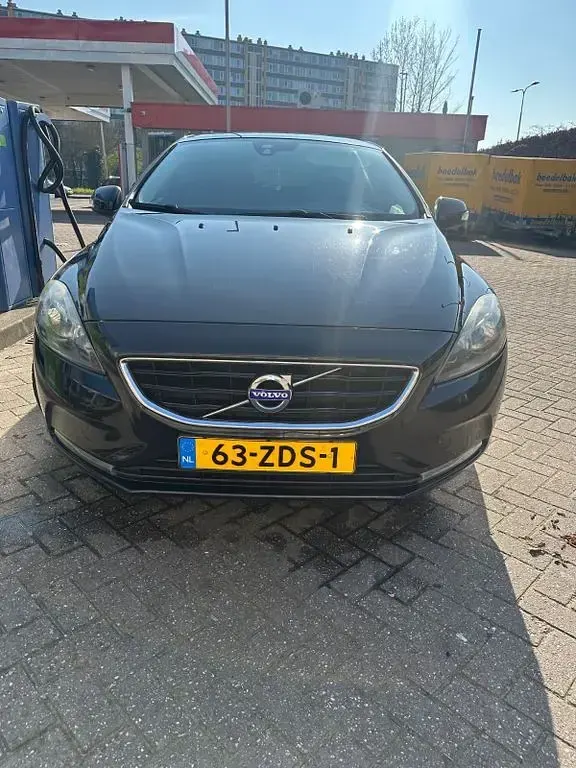 Gebraucht Volvo V40 150 PS (110 kW) 2012 Schwarz Kleinwagen