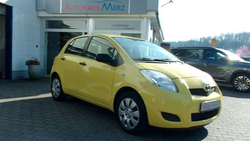 Gebraucht Toyota Yaris Basis 69 PS (50 kW) 2009 Gelb Kleinwagen